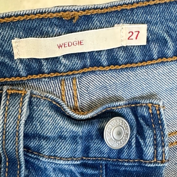 LEVI’S Premium Wedgie Icon Fit Jeans in These Dreams, 27 - Picture 12 of 16